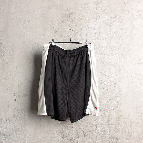 vtg Oakley shorts (32 ~ inch)