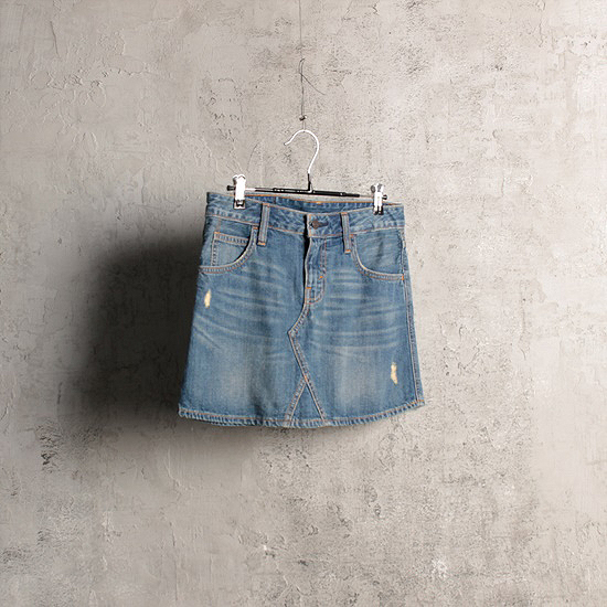 LEVI&#039;S short skirt (30.7inch)