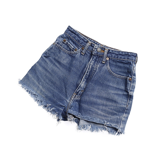LEVI&#039;S denim shorts (japan made)