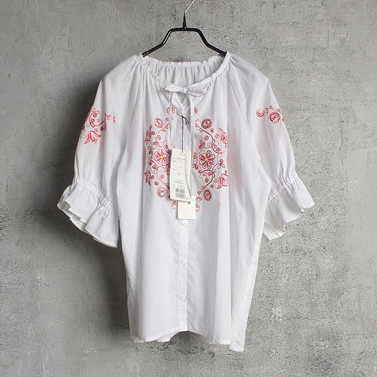 Chacott  embroidery blouse (￥14000)