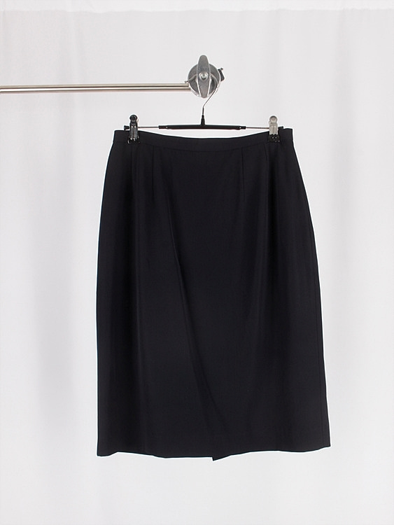 BURBERRY skirt (26.7inch)